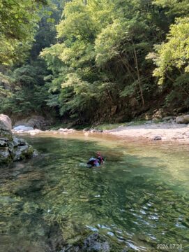 川遊び